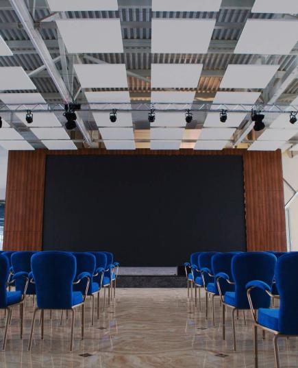 Concert Hall, Plast